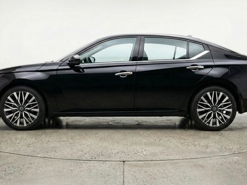 Used 2025 Nissan Altima 2.5 SV image 5