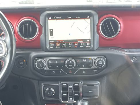 Used 2023 Jeep Wrangler Unlimited Rubicon w/ Cold Weather Group AWD/4WD image 36