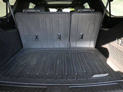 Used 2023 GMC Yukon XL SLT image 21