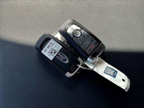 Used 2025 Ford F250 Lariat AWD/4WD image 7