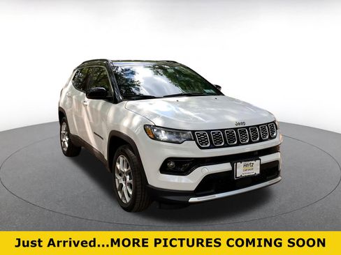 Used 2025 Jeep Compass Limited image 1