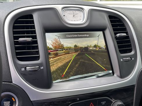 Used 2022 Chrysler 300 Touring image 25