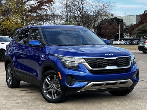 Used 2023 Kia Seltos LX image 2