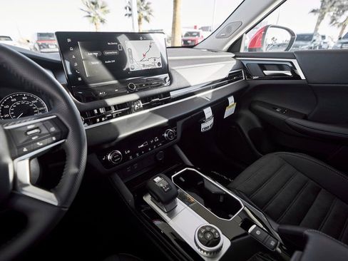 Used 2025 Mitsubishi Outlander SE image 40