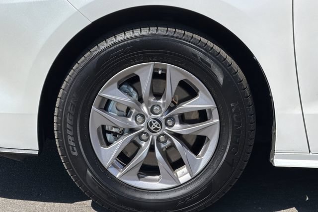 Used 2024 Toyota Sienna XLE FWD image 35