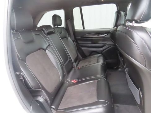 Used 2023 Jeep Grand Cherokee Altitude AWD/4WD image 29