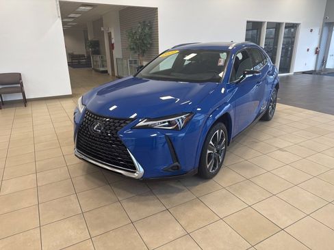 Used 2022 Lexus UX 250h w/ Luxury Package image 3