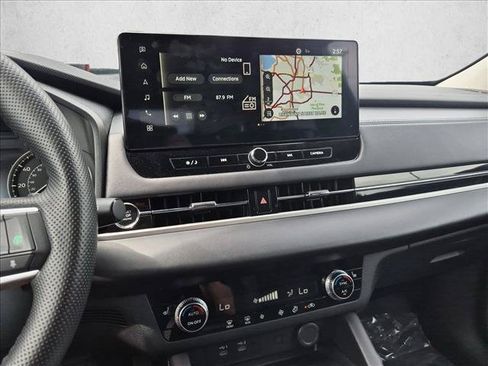 Used 2025 Mitsubishi Outlander SE FWD image 14