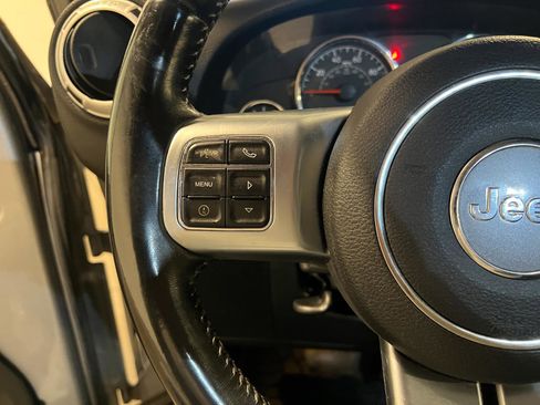 Used 2017 Jeep Wrangler Unlimited Rubicon image 13