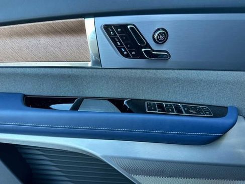 New 2026 Cadillac Vistiq Premium Luxury w/ LPO, Floor Liner Package image 11