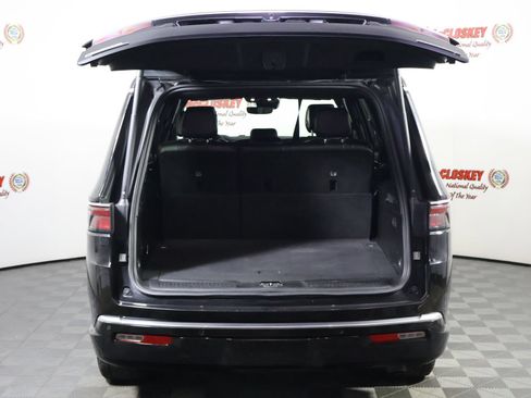 Used 2023 Jeep Wagoneer L Series II AWD/4WD image 8