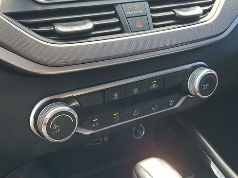 Used 2025 Nissan Altima 2.5 SR image 16