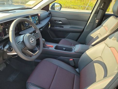 New 2026 Nissan Kicks SR FWD image 8