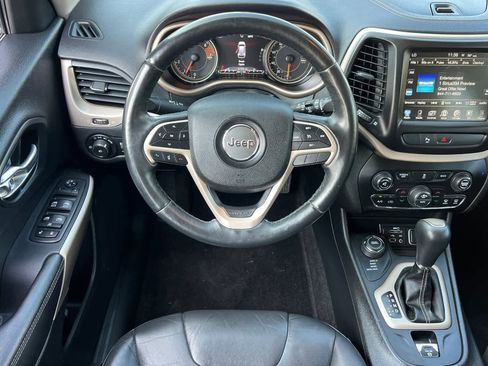 Used 2018 Jeep Cherokee Limited image 14