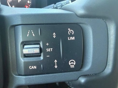 Used 2025 Land Rover Defender 110 X-Dynamic SE AWD/4WD image 26