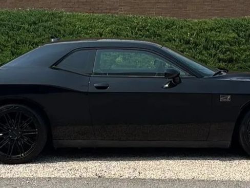 Used 2016 Dodge Challenger SXT Plus RWD image 5