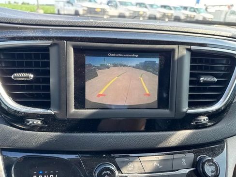 Used 2020 Chrysler Pacifica Touring-L FWD image 24