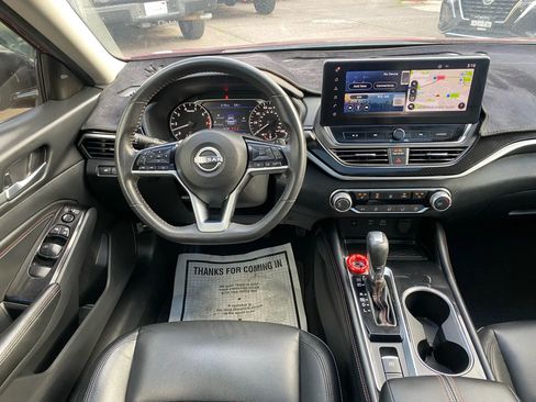 Used 2023 Nissan Altima 2.5 SR w/ SR Premium Package image 9