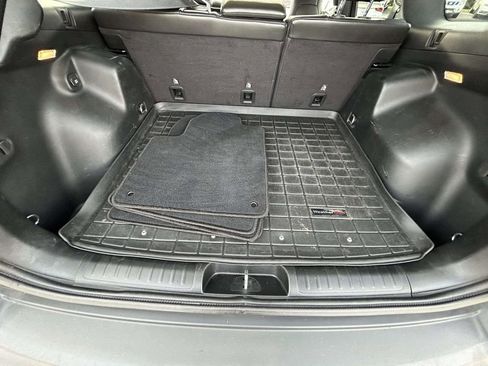 Used 2019 Jeep Cherokee Latitude Plus w/ Comfort/Convenience Group image 16