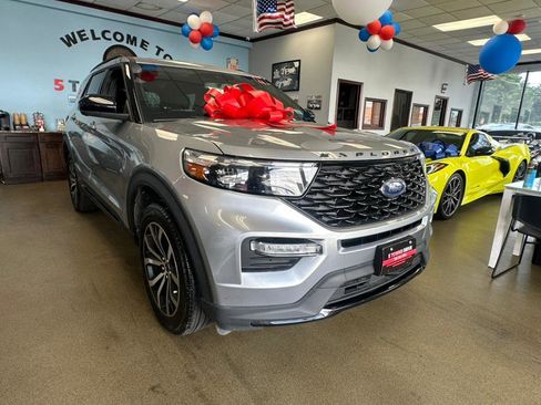 Used 2022 Ford Explorer ST-Line w/ Class IV Trailer Tow Package image 2