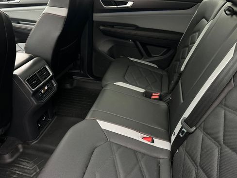 Used 2025 Volkswagen Atlas Peak Edition SE image 5