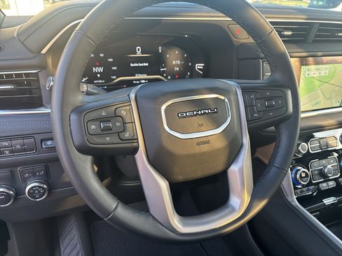 Used 2024 GMC Yukon XL Denali RWD image 14