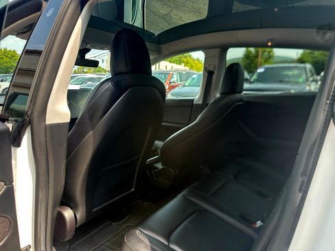 Used 2021 Tesla Model Y Performance image 10
