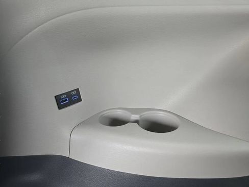 Used 2021 Toyota Sienna XLE FWD image 19