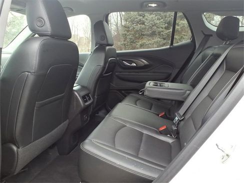 Used 2024 GMC Terrain SLT image 9