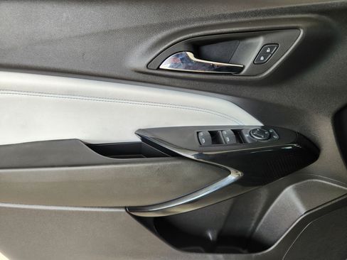 Certified 2025 Chevrolet Trax LT FWD image 23