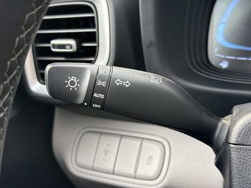 Used 2025 Hyundai Venue SEL FWD image 10