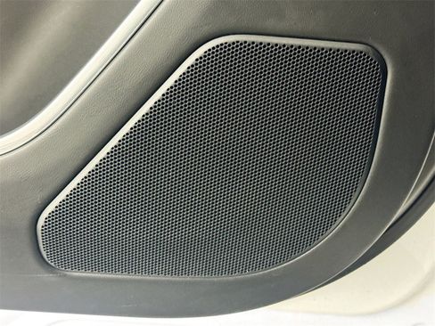 Certified 2023 Land Rover Range Rover SE image 18