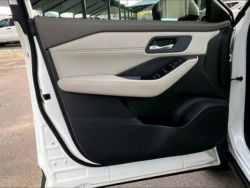 Certified 2022 Nissan Rogue SV w/ SV Premium Package image 20