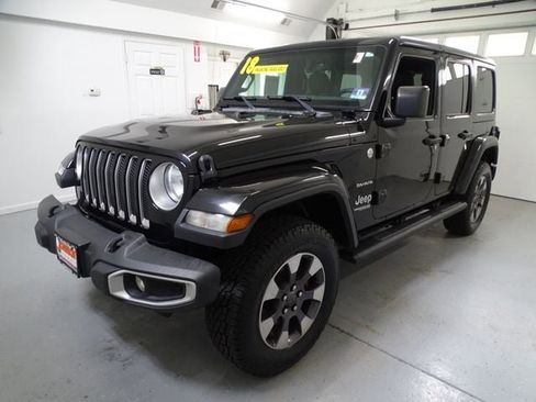 Used 2018 Jeep Wrangler Unlimited Sahara w/ Dual Top Group AWD/4WD image 17