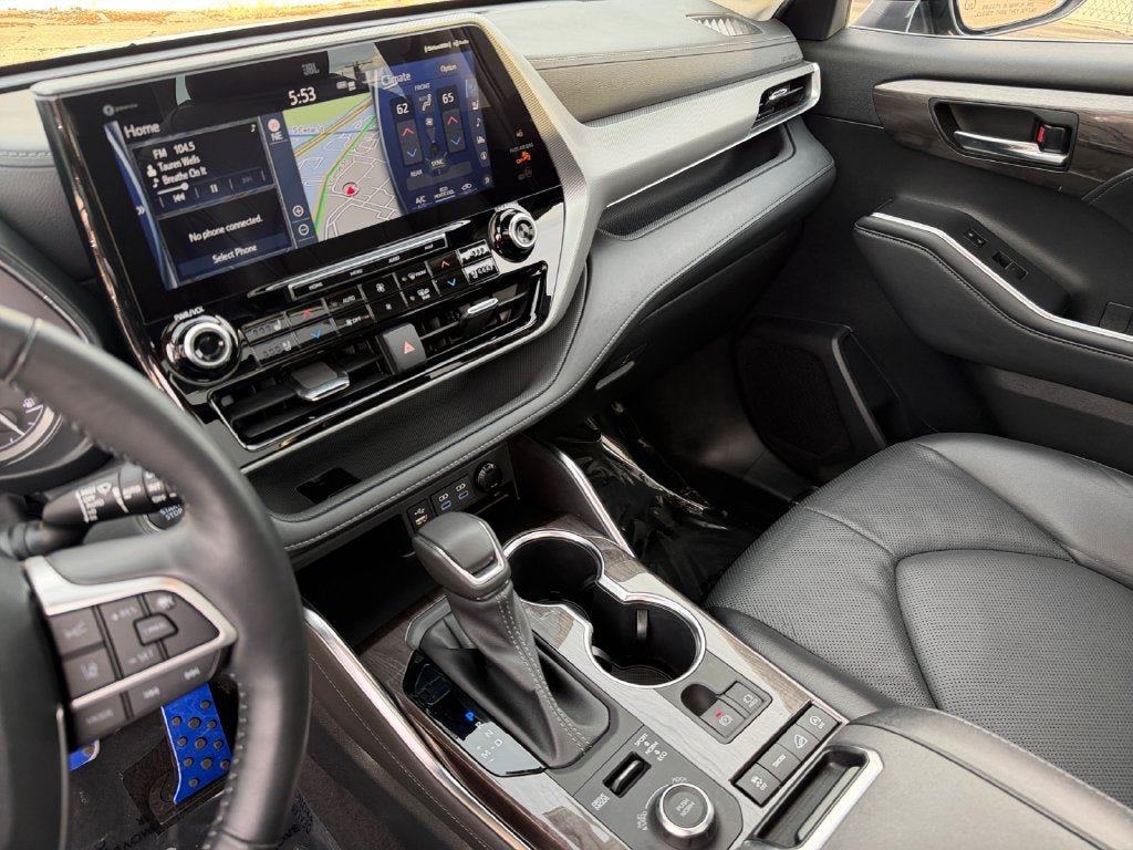 Used 2022 Toyota Highlander Platinum AWD/4WD image 18