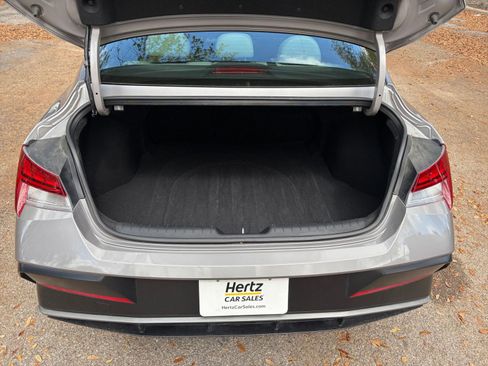 Used 2025 Hyundai Elantra Limited image 29