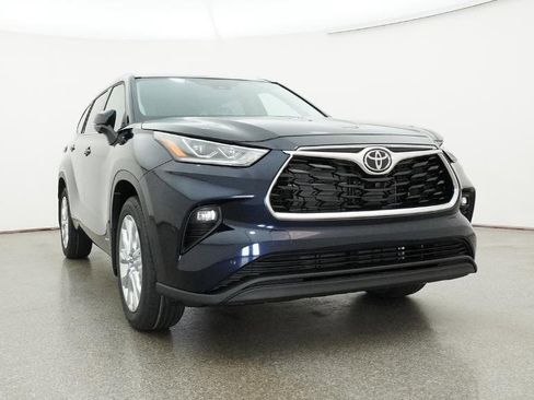 New 2026 Toyota Highlander Limited AWD/4WD image 6
