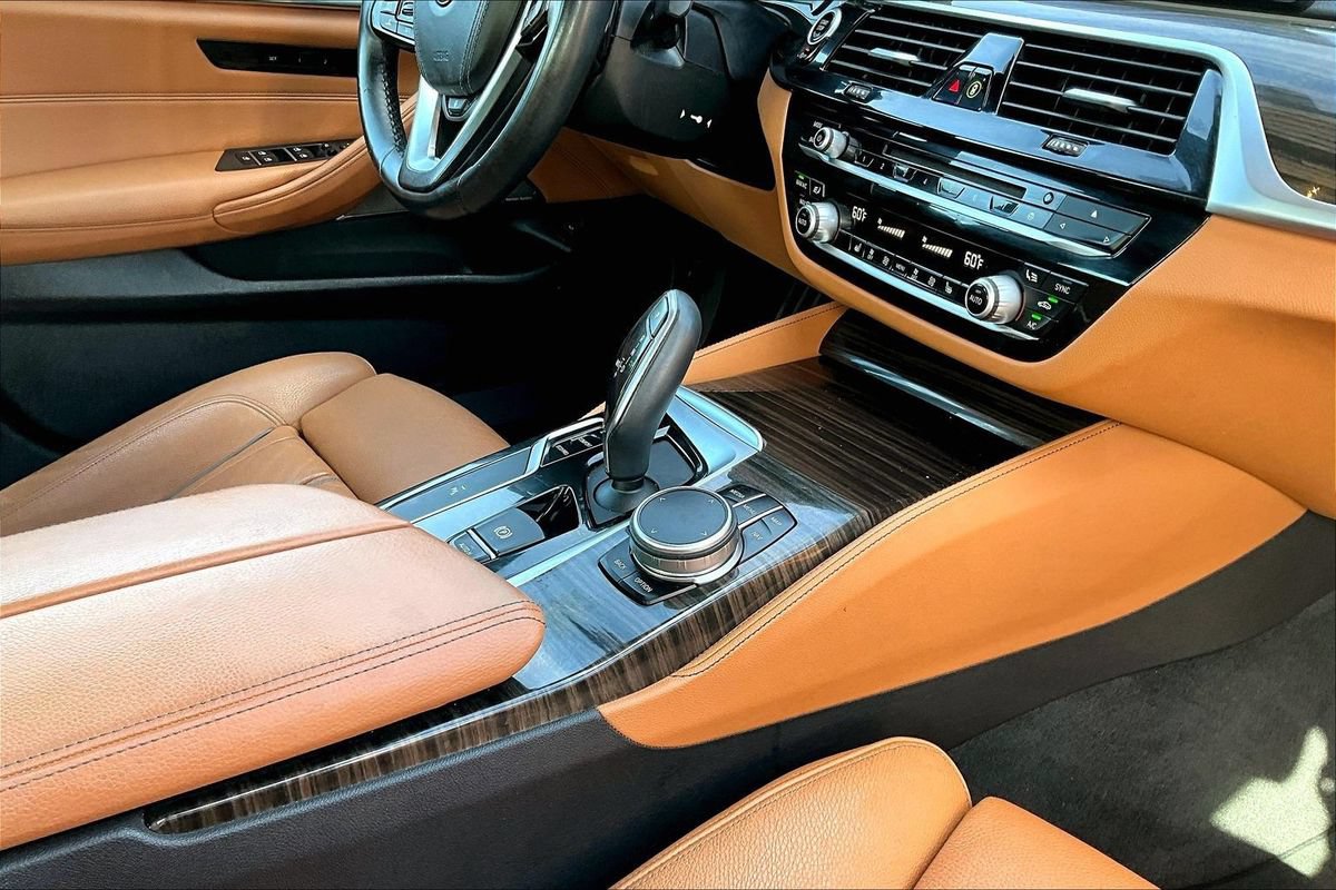 Used 2019 BMW 530i xDrive AWD/4WD image 32