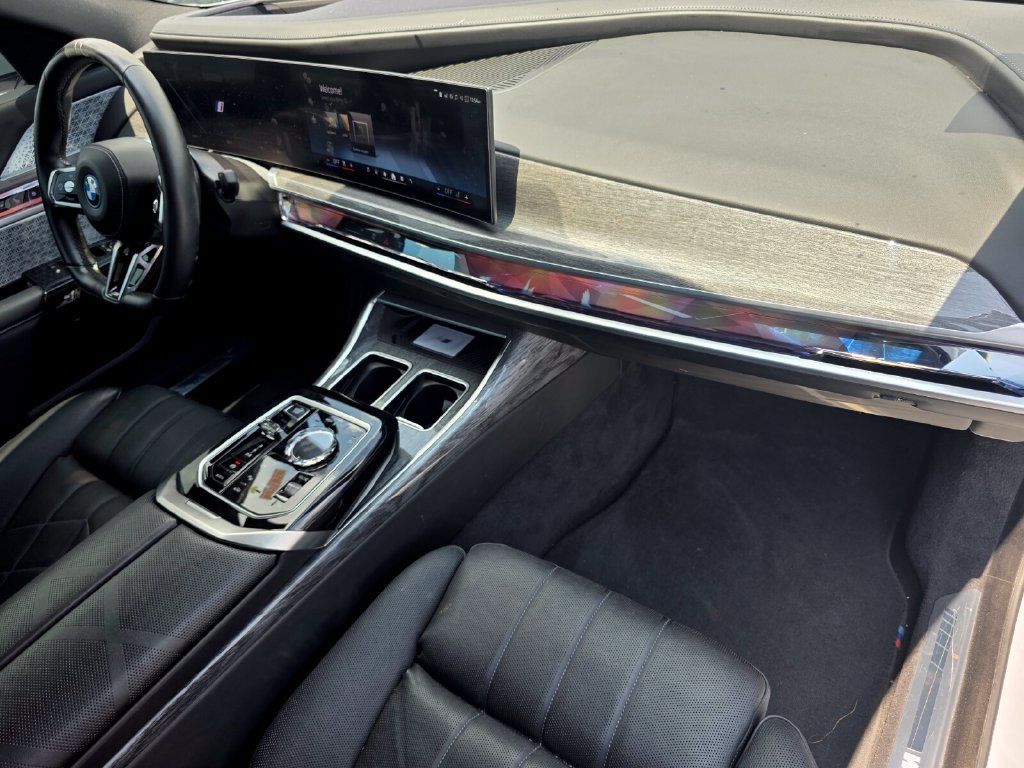 Used 2023 BMW i7 xDrive60 AWD/4WD image 27