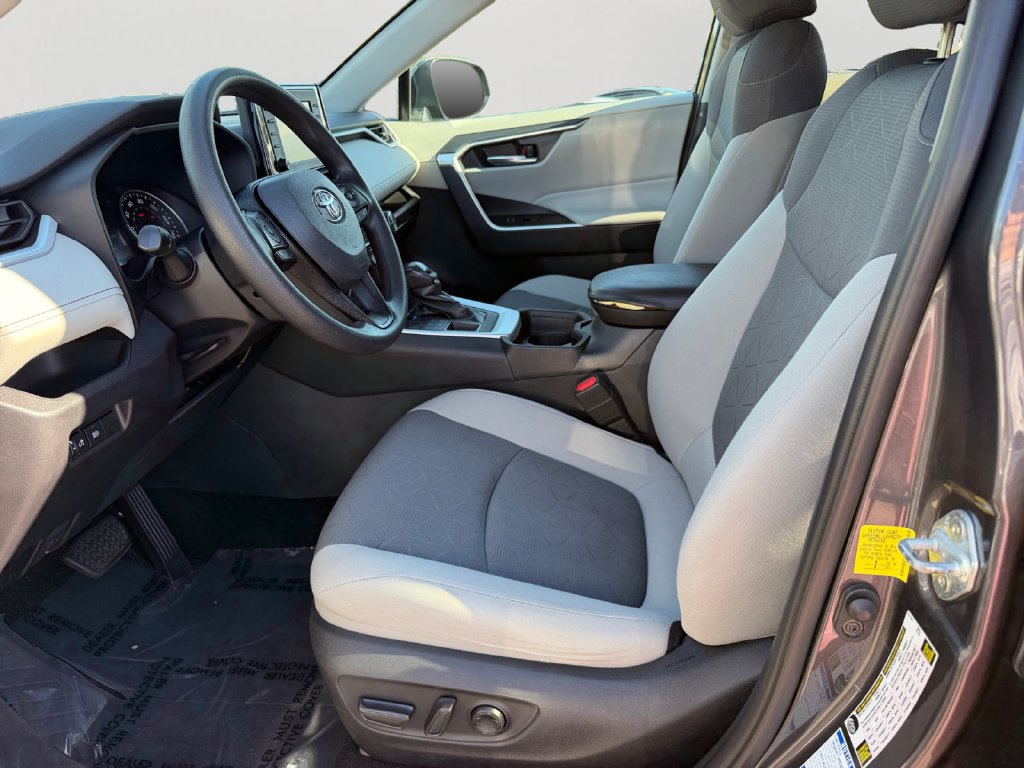 Used 2021 Toyota RAV4 XLE AWD/4WD image 16