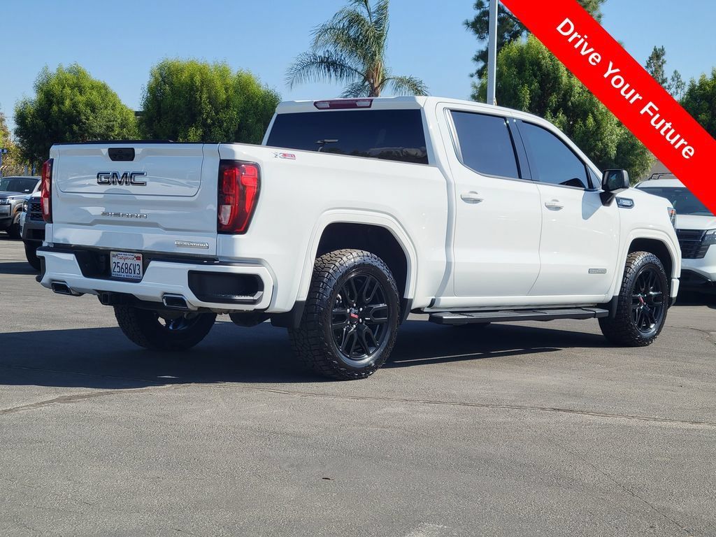Used 2023 GMC Sierra 1500 Elevation w/ LPO, Elevation Black Package AWD/4WD image 4