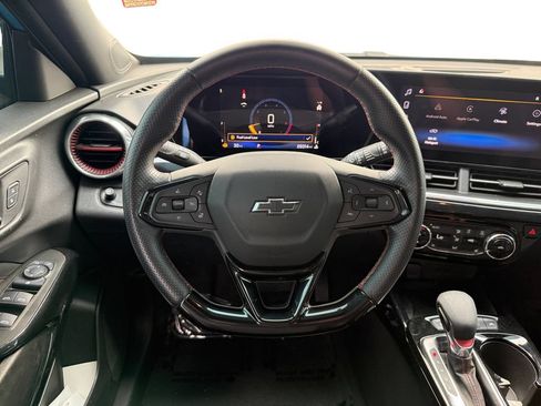 Used 2025 Chevrolet Trax RS w/ Sunroof Package FWD image 12