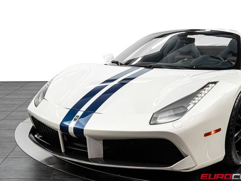 Used 2018 Ferrari 488 Spider RWD image 18
