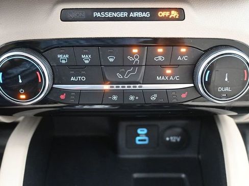 Used 2022 Ford Escape SEL image 19