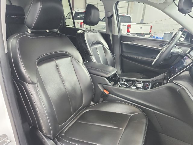 Used 2023 Jeep Grand Cherokee Limited AWD/4WD image 39