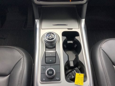 Used 2023 Ford Explorer XLT w/ Equipment Group 202A AWD/4WD image 11