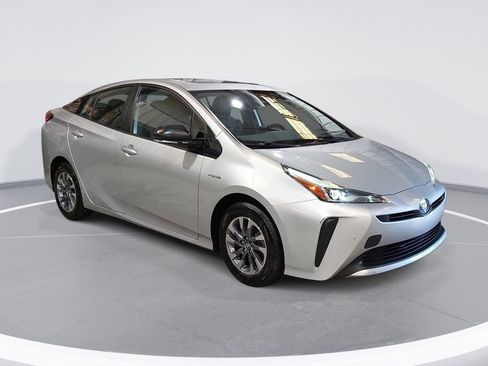 Used 2020 Toyota Prius XLE w/ Advanced Technology Package FWD image 3