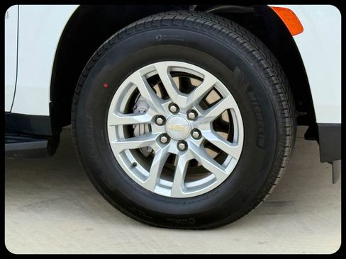 Used 2021 Chevrolet Suburban 2WD image 7