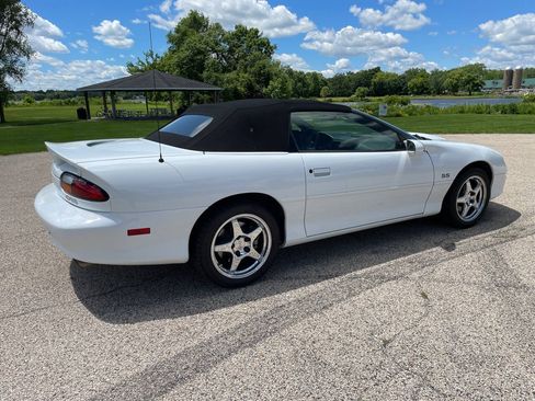 Used 2002 Chevrolet Camaro Z28 w/ SS Performance/Appearance Pkg RWD image 19