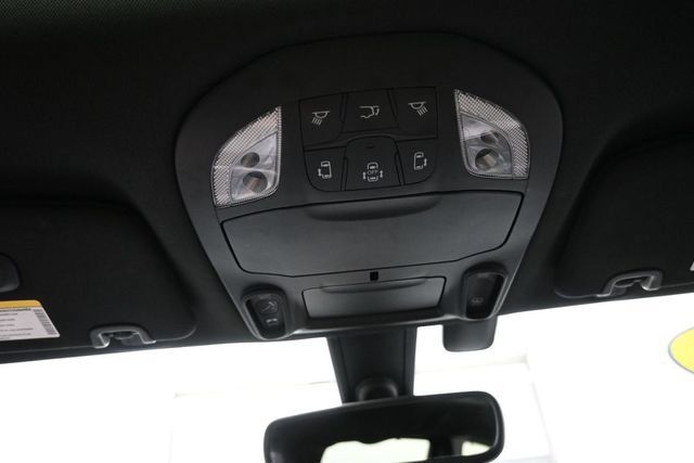 Used 2019 Chrysler Pacifica Limited w/ S Appearance Package FWD image 6